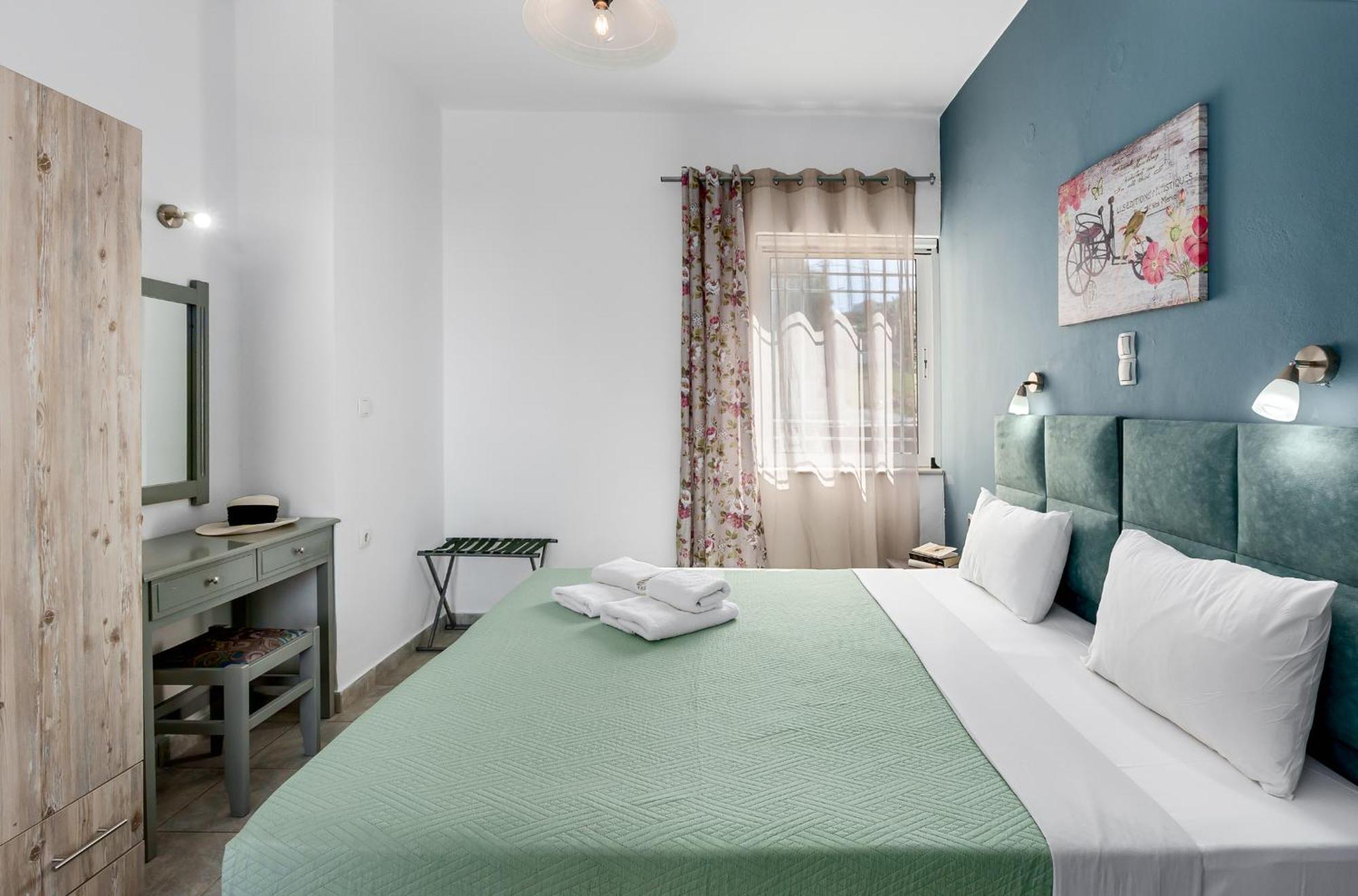 Nikos Apartments Agia Marina  ภายนอก รูปภาพ